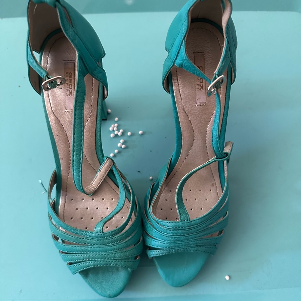 NWOT Geox  platform sandals
